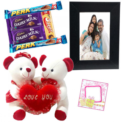 True Love Feeling - Couple Teddy with Heart, Photo Frame, 5 Assorted Bars & Card