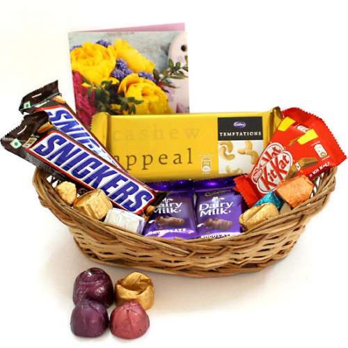 Handy Chocolates - Temptations, 2 Dairy Milk 34 gms, 2 Snicker, 2 Kit Kat, Hand Made Chocolates 100 gms and Card