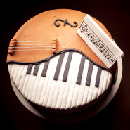 Piano Fondant Cake 2 Kg and Card